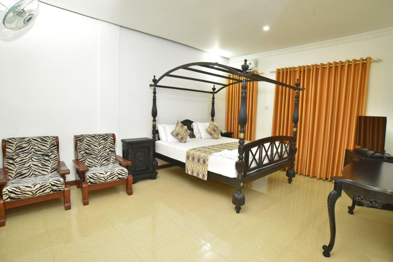 Hotel Queensbury Malabe Kaduwela Eksteriør bilde
